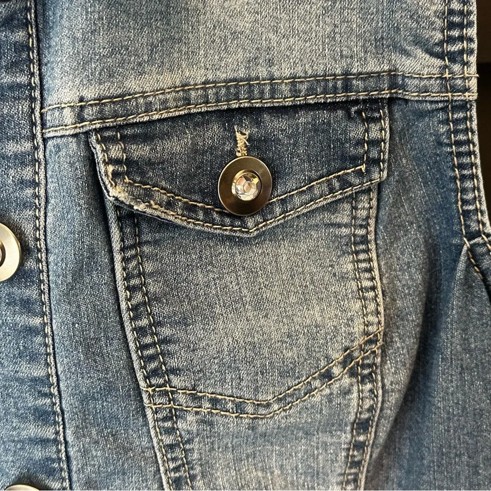 Baccini Denim‎ Sleeveless Vest with Jeweled Buttons size Large